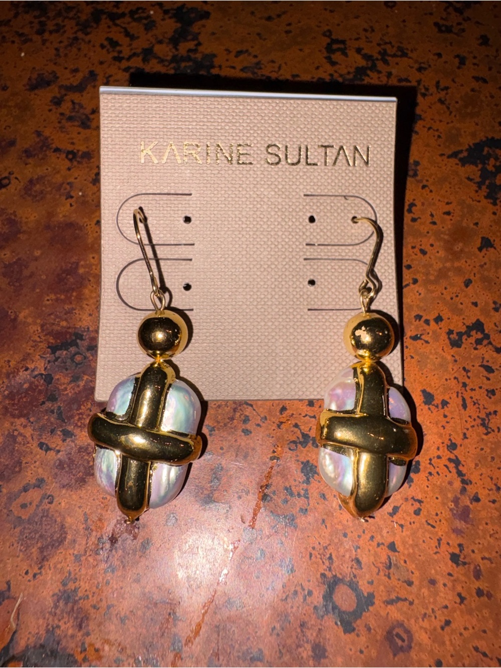 Karine Sultan wrapped pearl dangle gold earrings NWT - Picture 2 of 5